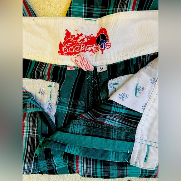 Stylish, flat front shorts perfect for spring/summer - Picture 2 of 2